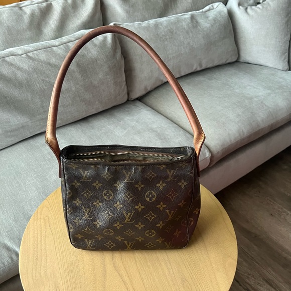 Authentic Louis Vuitton Monogram Looping MM shoulder bag - Picture 2 of 15